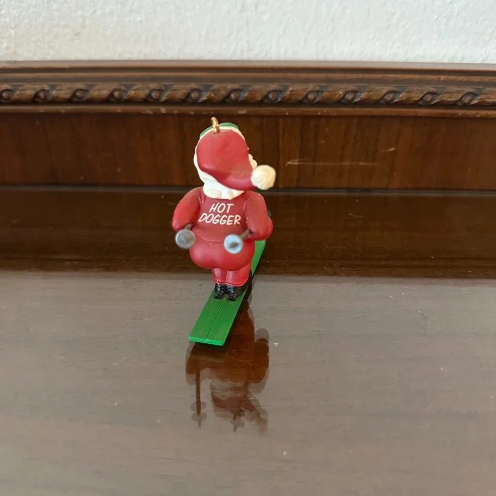 1987 Hallmark Keepsake Hot Dogger Skiing Santa Christmas Ornament‎